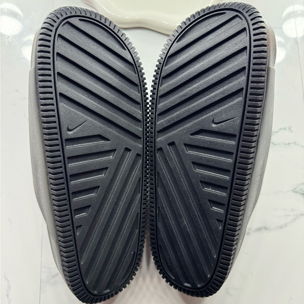 Nike Slides - Picture 3 of 5
